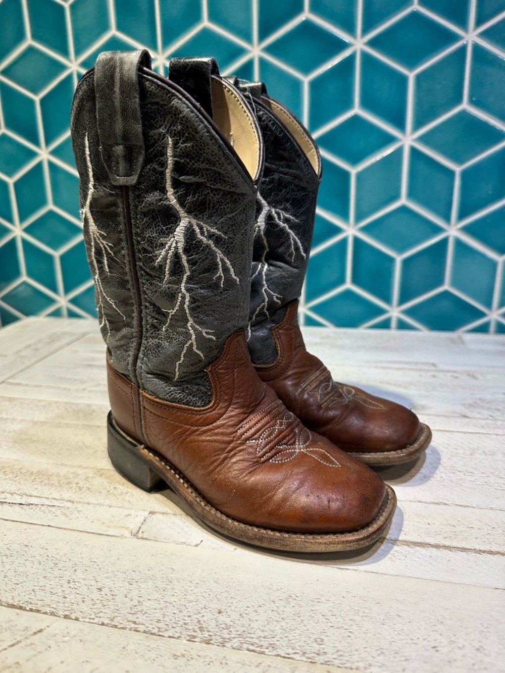 Cody James Cowboy Boots with Lightning Stitching size 10